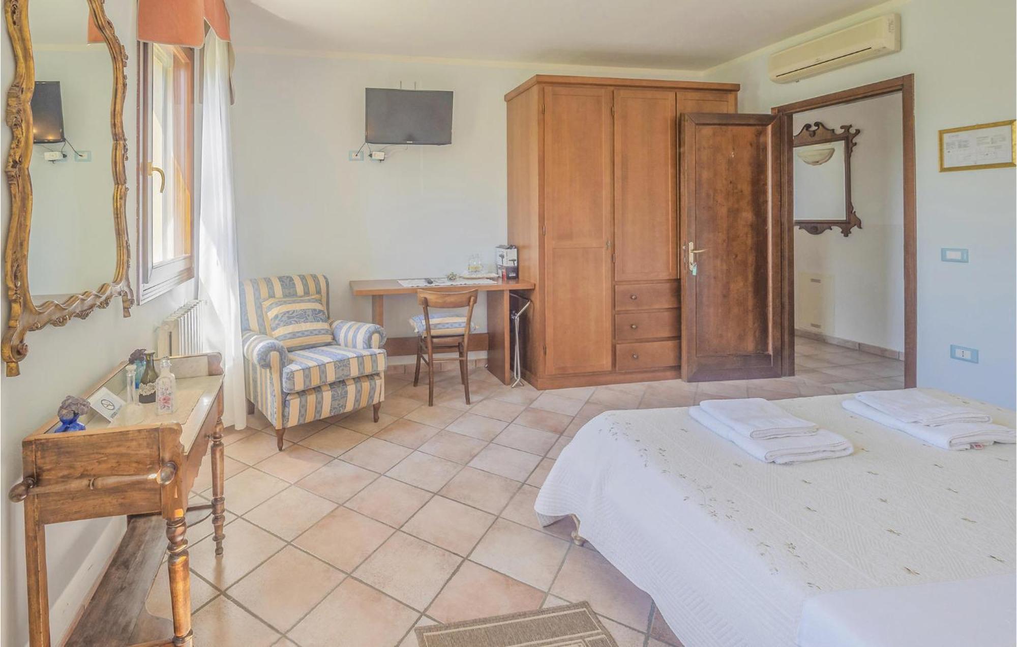 San Basilio Awesome Home In Ariano Nel Polesine With Kitchen חדר תמונה